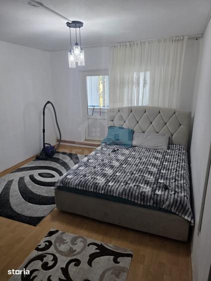 Apartament cu 2 camere semidecomandat în Craiovița Nouă
