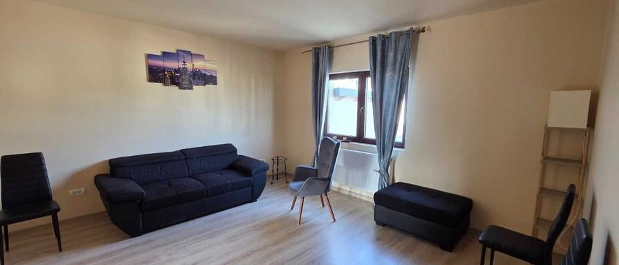 Apartament cu 3 camere decomandat în Valea Adâncă
