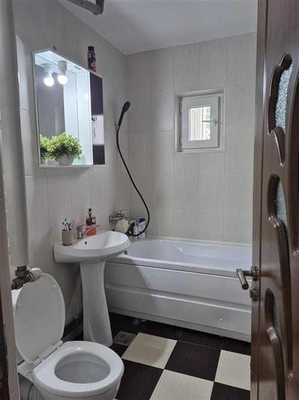 Apartament cu 3 camere decomandat în Nicolina