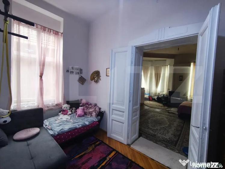 Apartament cu 5 camere decomandat în Central