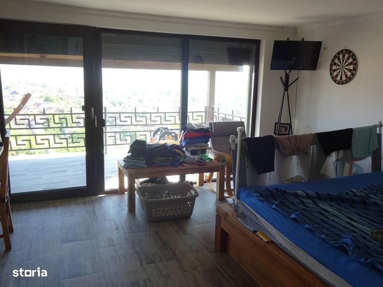 Casă cu 4 camere cu Teren 1568 Mp în Aleșd