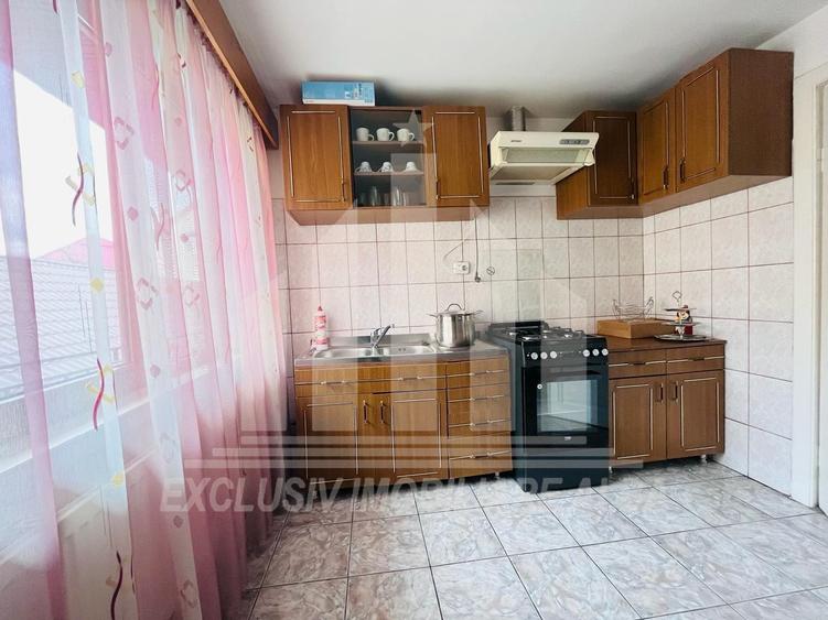 Casă individuală cu 8 camere cu Canalizare în Tolstoi