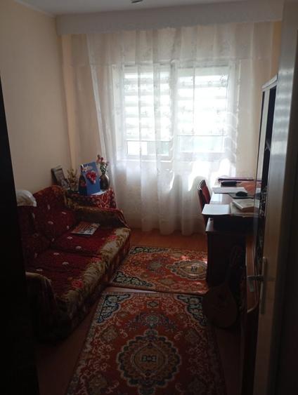 Apartament cu 3 camere decomandat în Exterior Vest