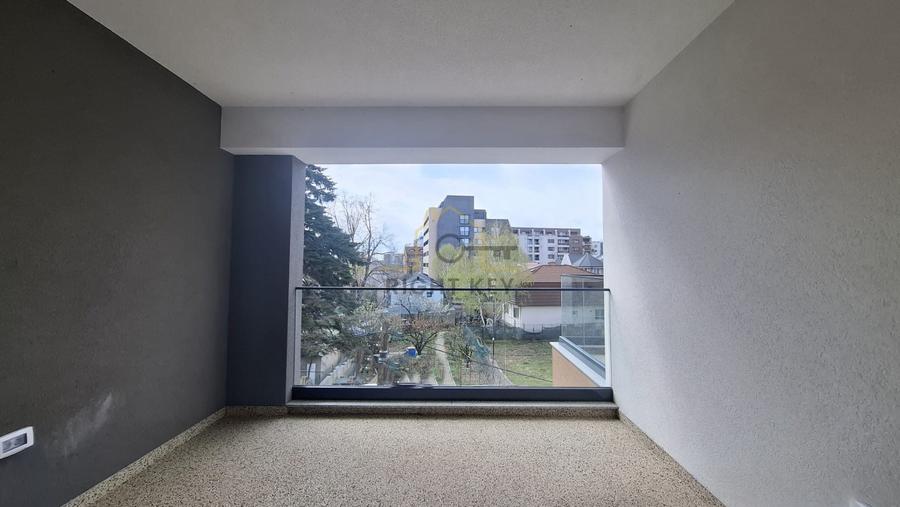 Apartament cu 3 camere decomandat în Băneasa
