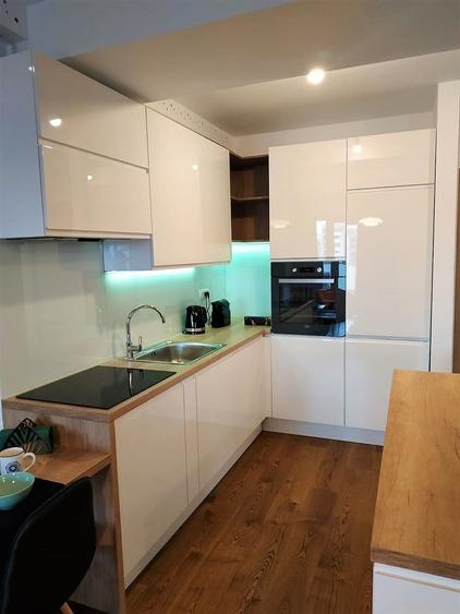 Apartament cu 2 camere semidecomandat, mobilat în Victoriei