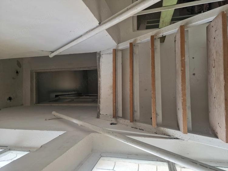 Casă cu 4 camere cu Teren 2755 Mp în Central