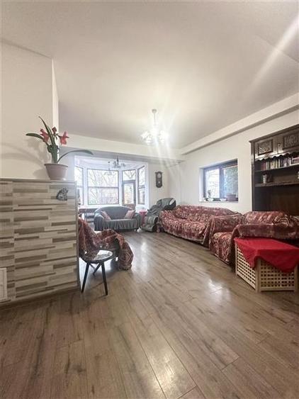 Casă individuală cu 6 camere cu Canalizare în Poiana