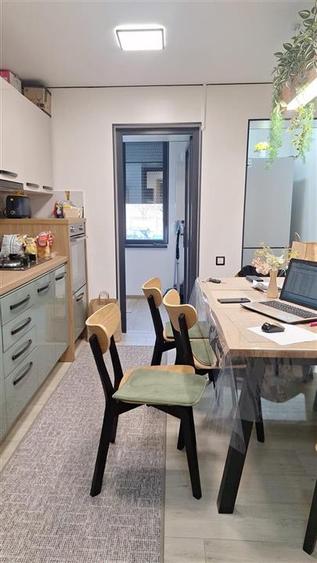 Apartament cu 3 camere decomandat, mobilat în Central