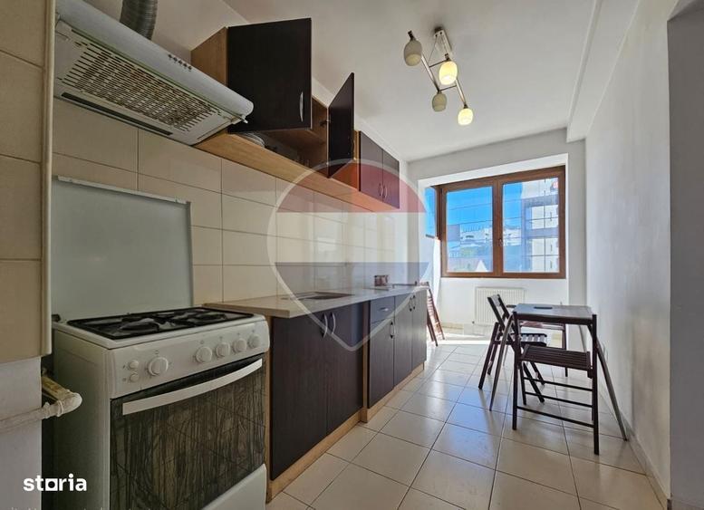 Apartament cu 3 camere semidecomandat în Central