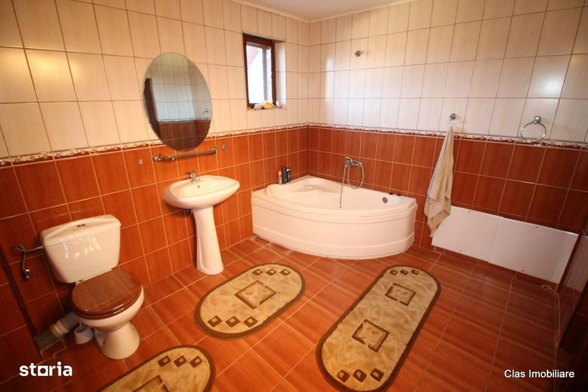 Casă cu 4 camere în Pleșoiu