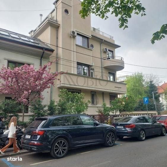 Apartament cu 4 camere în Kiseleff