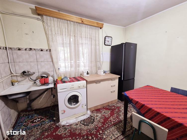 Casă individuală cu 4 camere cu Canalizare în Vest