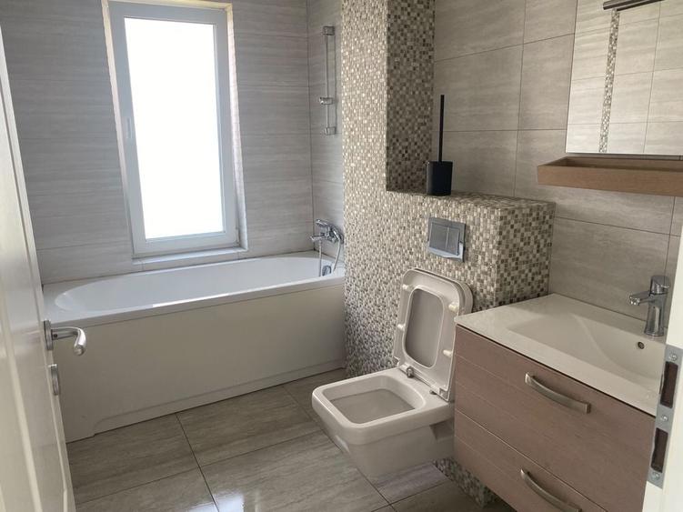 Apartament cu 3 camere decomandat în Dosu Bricii