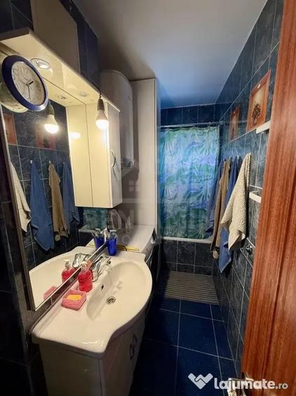Apartament cu 4 camere decomandat în Craiovița Nouă
