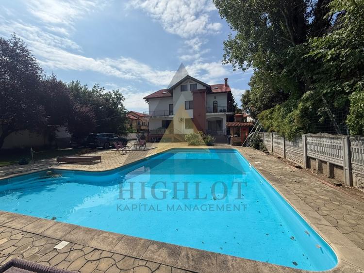Duplex cu 10 camere cu Piscina în Iancu Nicolae
