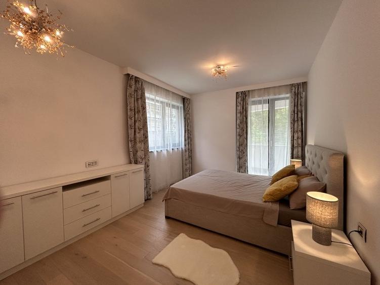 Apartament cu 3 camere decomandat în Băneasa