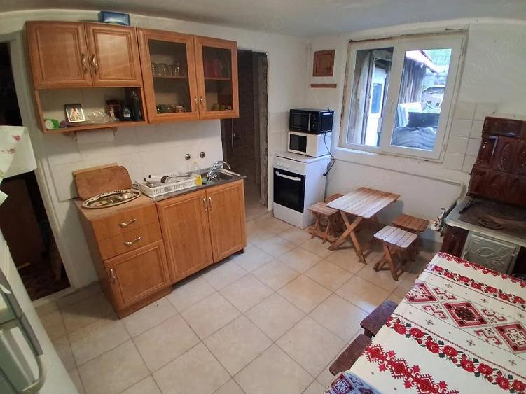 Casă cu 2 camere cu Teren 250 Mp în Central