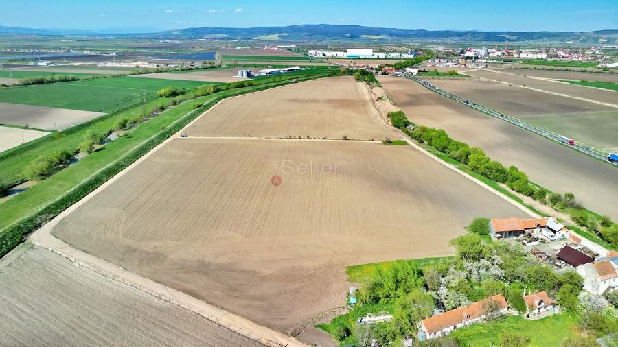 Teren Construcții intravilan de 126800 mp, în Stupini
