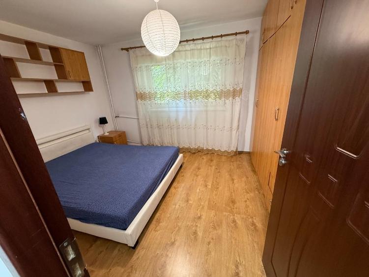 Apartament cu 3 camere semidecomandat, mobilat în Brazda lui Novac