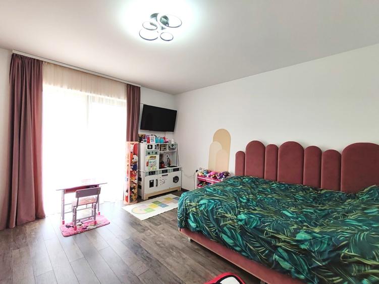 Casă cu 4 camere în Exterior Vest