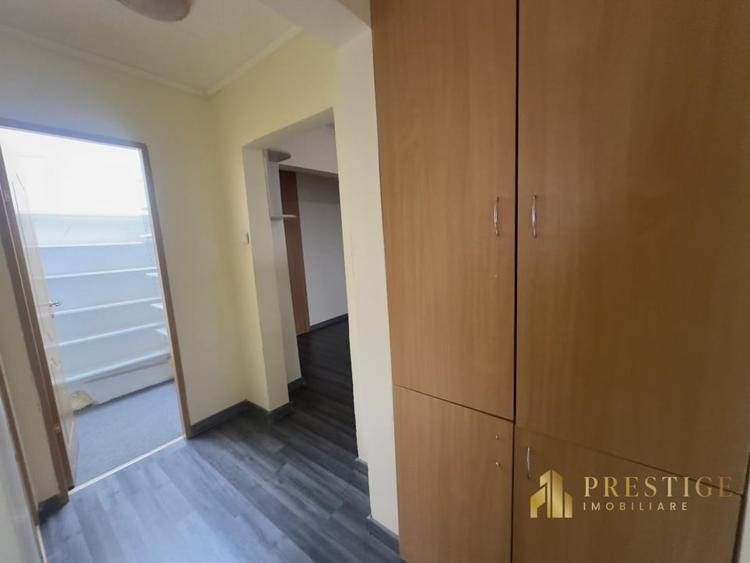 Apartament cu 3 camere decomandat, mobilat în Nufărul