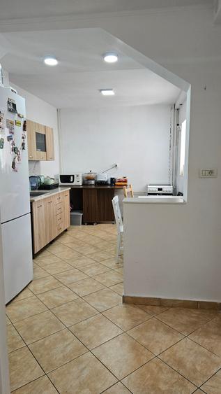Apartament cu 4 camere decomandat în Dristor
