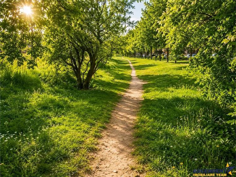 Casă cu Teren 343 Mp în Florilor