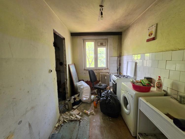 Apartament cu 3 camere semidecomandat în 1 Decembrie 1918