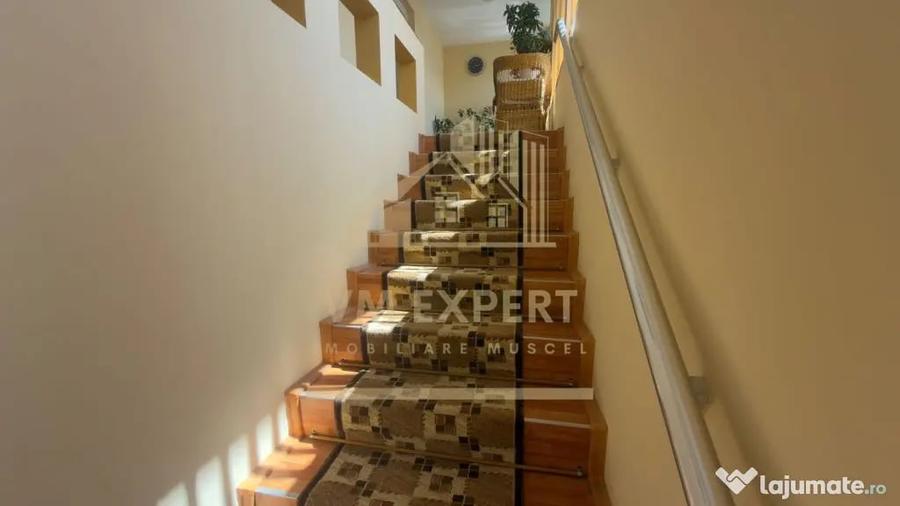 Casă cu 6 camere cu Teren 456 Mp în Ultracentral