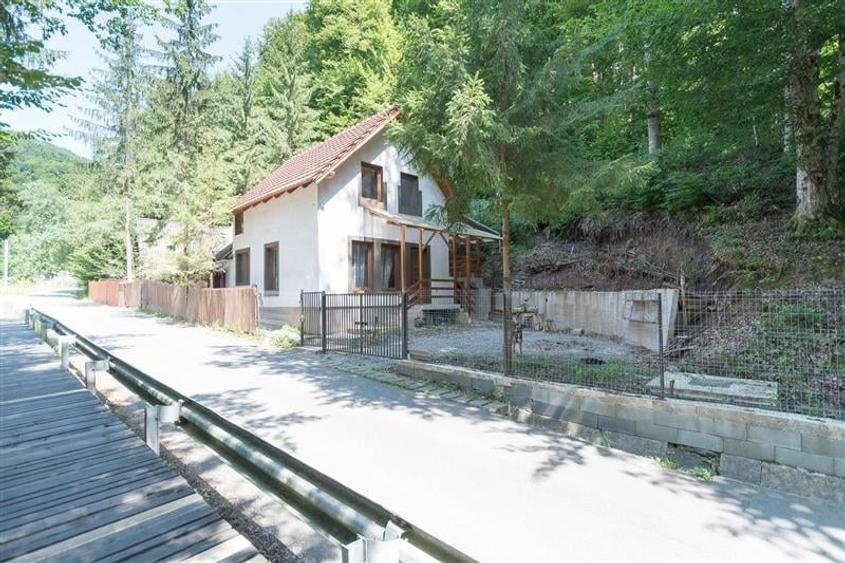 Duplex cu 3 camere cu Canalizare în Nord-Est