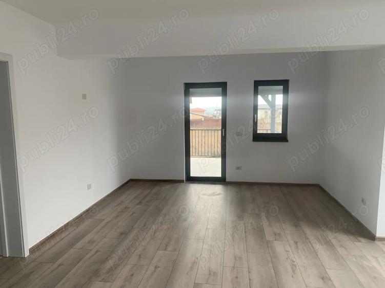 Casă cu 5 camere cu Teren 400 Mp în Valea Adâncă