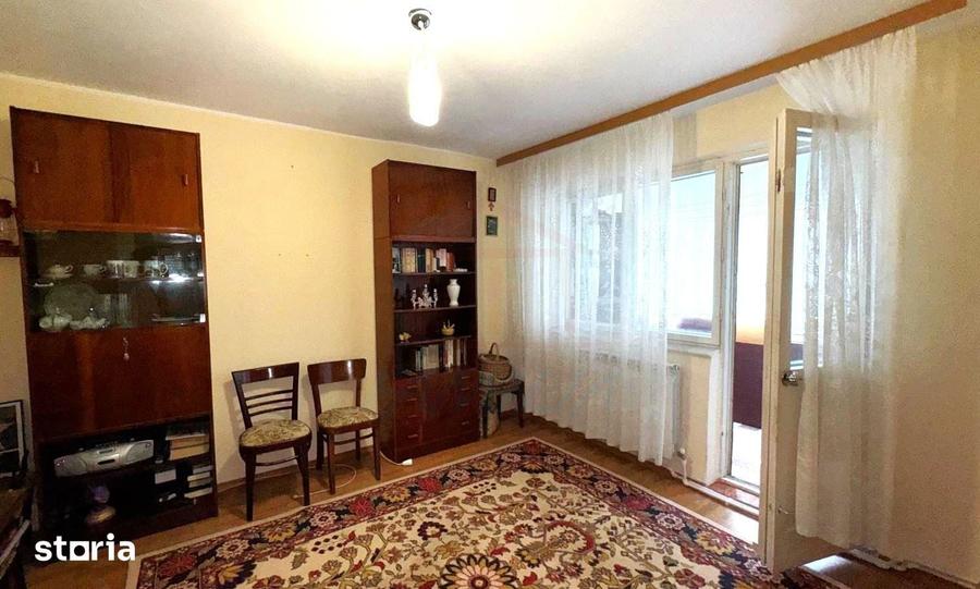 Apartament cu 3 camere decomandat în Sud