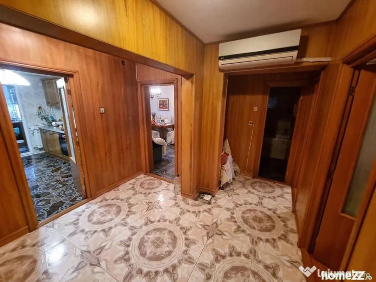 Apartament cu 4 camere decomandat în Faleza Nord