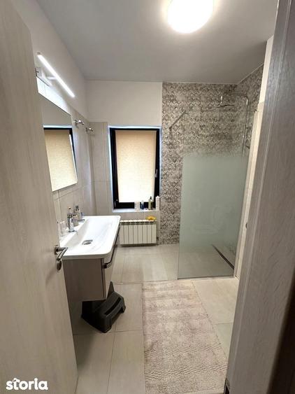 Casă cu 5 camere cu Canalizare în Bucureștii Noi