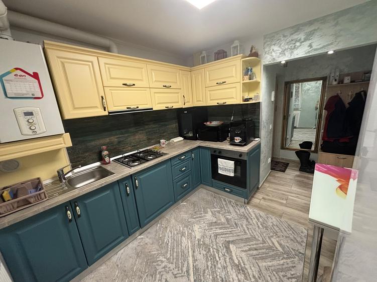 Apartament cu 2 camere semidecomandat în Podu Roș