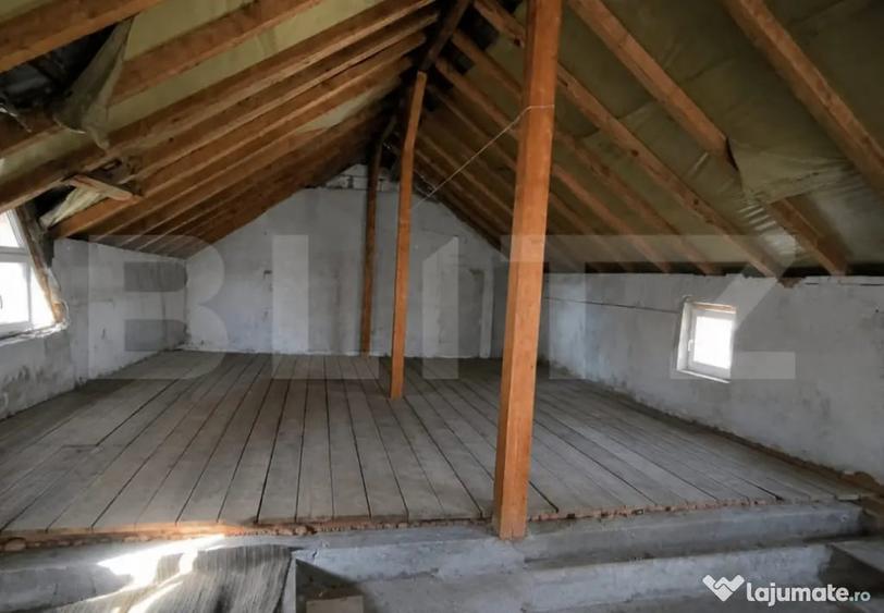 Casă cu 3 camere cu Teren 559 Mp în Romanești