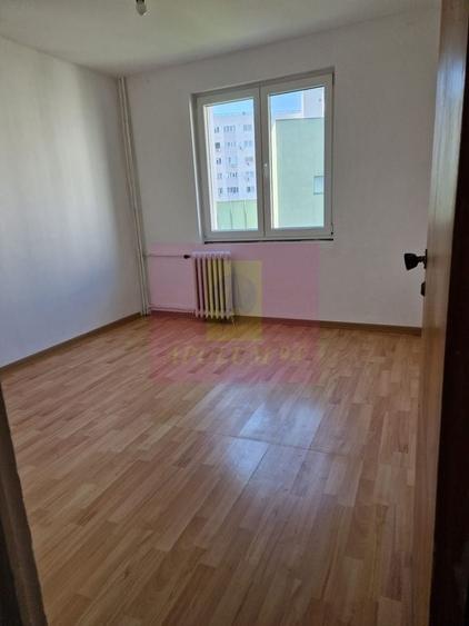 Apartament cu 3 camere decomandat în Mihai Bravu