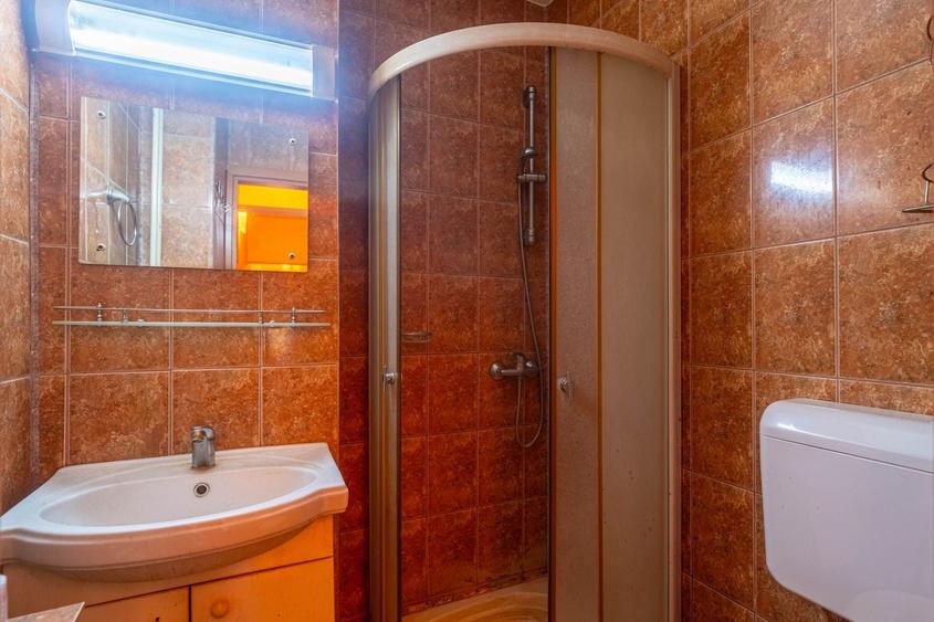 Apartament cu 4 camere semidecomandat în Micălaca