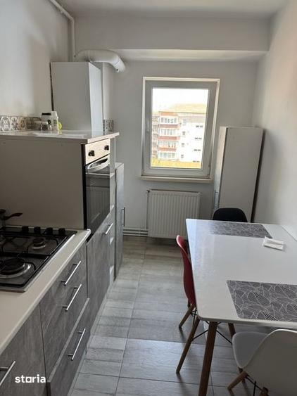 Apartament cu 3 camere decomandat, mobilat în Complex Studențesc
