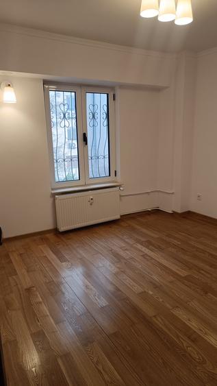 Apartament cu 3 camere decomandat în Nerva Traian