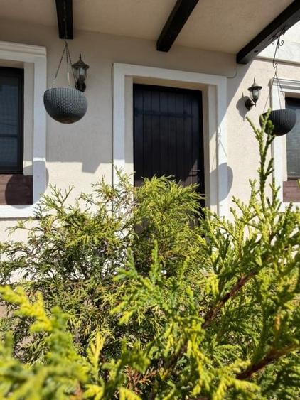 Casă cu 5 camere cu Canalizare în Giroc
