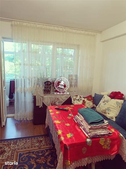 Apartament 3 camere de vanzare, model decomandat - Podul de Piatra - 2
