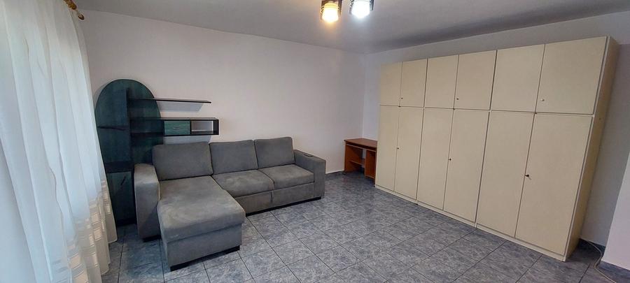 Garsonieră decomandată în Central