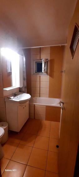 Apartament cu 3 camere decomandat, mobilat în Aradului
