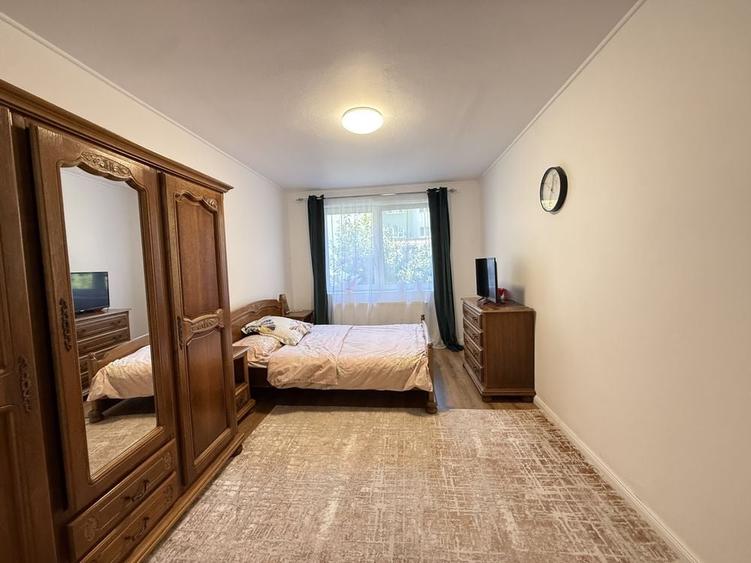 Apartament cu 3 camere semidecomandat în Central