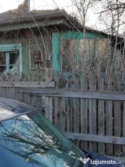 Casă cu 2 camere cu Teren 130 Mp în Tei