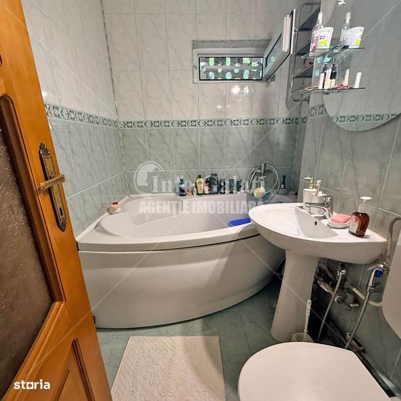 Apartament cu 4 camere în Micro 16