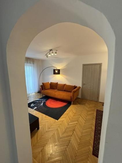 Inchiriez apartament 3 camere, semidecomandat, 70mp, Turda, 699euro - 1