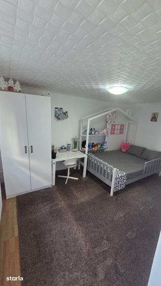 Casă cu 5 camere cu Teren 154 Mp în Central