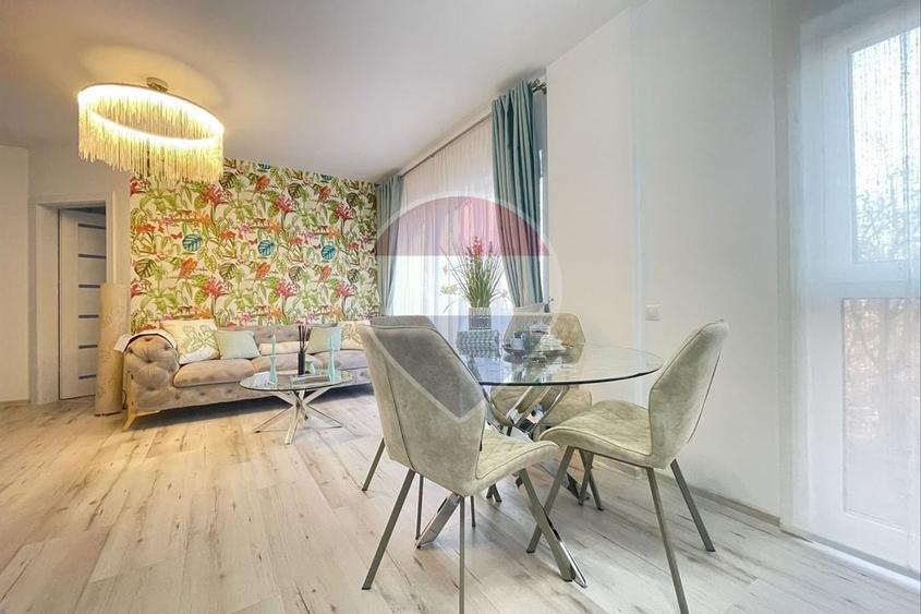 Apartament cu 3 camere semidecomandat, mobilat în Horea